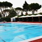Roma, 19enne si tuffa in piscina e annega