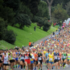Roma-Ostia, torna la maratona: in settemila al via, chiude la Colombo