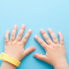 Braccialetti antizanzare, secondo un test per i bambini inutili e pericolosi
