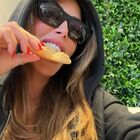 Guendalina Tavassi, in pizzeria con cappuccio e occhiali da sole: «Mi sono messa in incognito»
