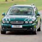 Regina Elisabetta, all'asta la Jaguar guidata dalla sovrana: valore da capogiro, quanto potrebbe costare