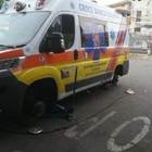 Napoli, lancia sassi contro ambulanza del 118