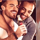 Coca Cola, coppie gay in pubblicità. Orban boicotta la campagna: «È provocatoria»