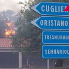 Sardegna, fiamme nell'Oristanese: sfollati ed ettari di bosco in fumo VIDEO