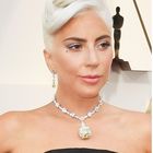 Tutti i look sul red carpet: Lady Gaga come Audrey Hepburn, J Lo scintillante