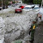 Maxi-grandinata in Messico, città sotto un metro di ghiaccio: 'sommerse' anche le auto