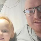 Epatite bambini, padre dona il fegato alla figlia di 3 anni e le salva la vita: «Stava morendo davanti ai miei occhi»
