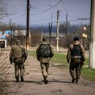 «Vai e violenta le donne ucraine»: identificati il soldato russo e la moglie, ecco chi sono