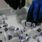 Mix vaccini, è caos: le Regioni chiedono più dosi Pfizer. Ma la linea del Governo non cambia