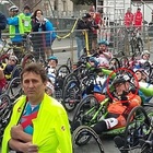 Alex Zanardi, rubano l’hand bike a Bruno (un suo fan): Guidonia insorge e i ladri ci ripensano