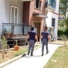 Due cadaveri in casa a Baggio: ipotesi omicidio-suicidio