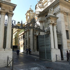 La parrocchia di Sant'Anna in Vaticano svuola l'acquasantiera per evitare possibili contagi