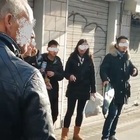 Roma, cinesi aggrediti in strada da ragazzini: «Andate via, avete il coronavirus»