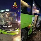 Tragedia sul Flixbus, ipotesi gomma scoppiata. Un passeggero: «Lo schianto, vetri esplosi e bus senza controllo»