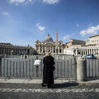 Roma, «C'è una bomba a San Pietro». Basilica evacuata e chiusa due ore. Ma era un falso allarme