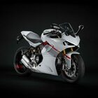 Ducati, una nuova livrea per la SuperSport 950 S. La Stripe Livery va ad aggiungersi alla “classica” Ducati Red