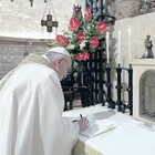 Papa Francesco ad Assisi: «Chiesa povera e fraternità». L'enciclica dopo gli scandali cita l'Imam per 5 volte
