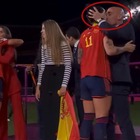 Mondiali femminili calcio, Rubiales si dimette dopo il bacio a Jenni Hermoso. Aperta inchiesta dalla Fifa