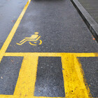 Afragola, disabile fa multare un'auto parcheggiata sul posto riservato: quando torna trova le gomme bucate