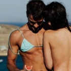 Giulia Salemi in topless a Mykonos, Pierpaolo Pretelli sorprende tutti e commenta: «Non è OnlyFans»