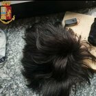 Parrucche e cellulari nascosti per superare gli esami della patente: smascherate due associazioni criminali con l'operazione "Via della Seta" della Polizia
