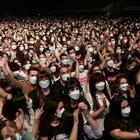 Maxi concerto “prova” a Barcellona: prima il test, poi in 5.000 sotto il palco con le mascherine. Perché non farlo in Italia