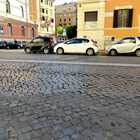 Roma, strade al collasso nel quartiere Prati: slalom quotidiano tra buche e "rattoppi"