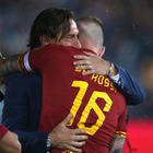 Roma, «Io non volevo» il giallo dall'audio rubato durante l'abbraccio tra Totti e De Rossi