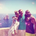 Capri, la top model Heidi Klum si tuffa nella Grotta Azzurra. Rischia una multa da 6mila euro