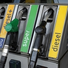 Carburanti, nuovi ribassi per benzina e diesel. Prezzo medio della verde self è 1,719 euro al litro