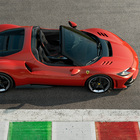 296, una Ferrari Speciale. Tolti i veli della versione più prestazionale della “piccola” del Cavallino: 880 cv, da 0 a 100 in 2,7"
