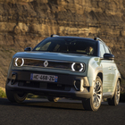 Renault 4 E-Tech, l'icona ritorna con un cuore elettrico. Due potenze differenti, autonomia fino a 409 km
