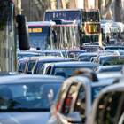 Mobilità, oltre un’ora al giorno per il tragitto casa-lavoro. In Italia trasporto privato sempre dominante