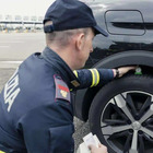 Assogomma e Polizia Stradale insieme in Vacanze Sicure 2025. Controlli sui pneumatici per partenze in sicurezza ed efficienza