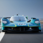Aston Martin Valkyrie LM: solo per 10 aspiranti piloti. Deriva dall'hypercar che corre nel Wec, ha il V12 da 6,5 litri da 697 cv