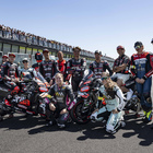 Aprilia show, piloti e appassionati in pista. Sul circuito di Misano l'All Stars 2025