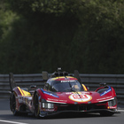 L'auto da battere è un bolide rosso. La Ferrari ha trionfato nelle 2 ultime edizioni della 24 Ore ed ha vinto tutte le prove del mondiale 2025