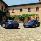Porsche, le 911 Carrera 4 Gts e Taycan 4S firmate Ferragamo per i 40 anni in Italia