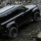 Defender OCTA ancora più “cattiva” in versione Black. L'inarrestabile Land Rover si pone al vertice delle prestazioni estreme