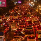 India, governo fa marcia indietro su stop vecchi veicoli. No blocco fornitura carburante ai diesel con +10 anni e benzina +15 anni