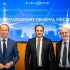 Stellantis, via libera dell'assemblea a Filosa. Elkann: «Tracceremo con lui nuovo percorso, ha azienda nel sangue»