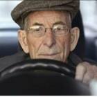 Patente, esami di rinnovo più severi per i nonni al volante. Salvini: «Rivediamo gli esami»