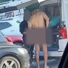 Sardegna, turisti cafoni con l'auto nella spiaggia da sogno a Cala Moresca - Leggo.it
