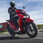Honda Sh: restyling, nuova strumentazione e più colori per i primatisti del mercato