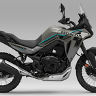 A Eicma Honda porta l'E-Clutch su tutta la gamma 500 e 750: dalla Hornet alla Transalp
