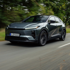 CH-R+, l'elettrica di Toyota. Al volante del Suv zero emission che usa il nome del famoso modello, ma ha poco in comune