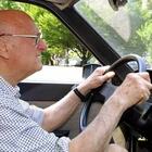 In Italia quasi 1 milione di over 80 al volante. Tanta esperienza ma “riflessi” un po' rallentati. E la rc auto aumenta come per i neopatentati