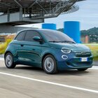 Fiat 500, una storia italiana. Al volante dell&rsquo;intramontabile citycar nella nuova versione Hybrid prodotta a Mirafiori