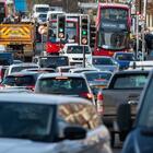 Gb, a novembre mercato auto in flessione del 1,6% ma quota record delle elettriche: 26,4%