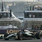 GP Yas Marina, la sfida finale: Russell sorprende e precede i duellanti Norris e Verstappen